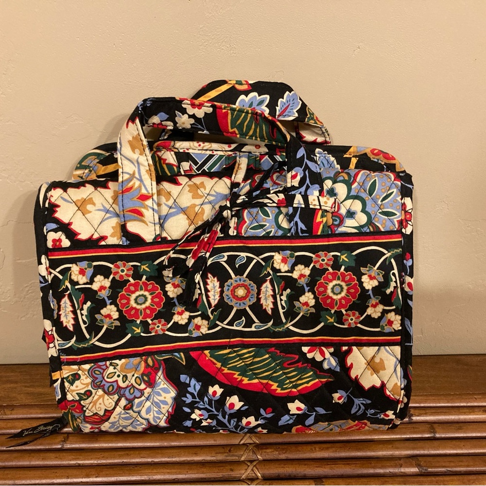 Vera Bradley Hanging Travel Organizer - New Without Tags - Versailles Pattern